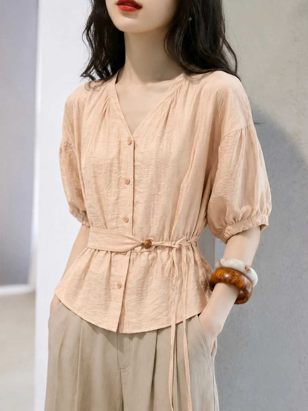 Fashionable V-Neck Single-Button Shirt Short Sleeve Waist-Cinching Design Korean Style Commute Shirt for Young Women