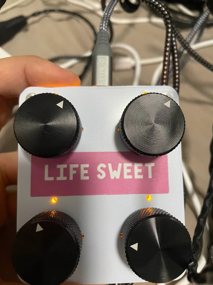 

Four Knobs for Customizing CC Information Volume, USB-C Interface, Music Host Software, and MIDI Controller