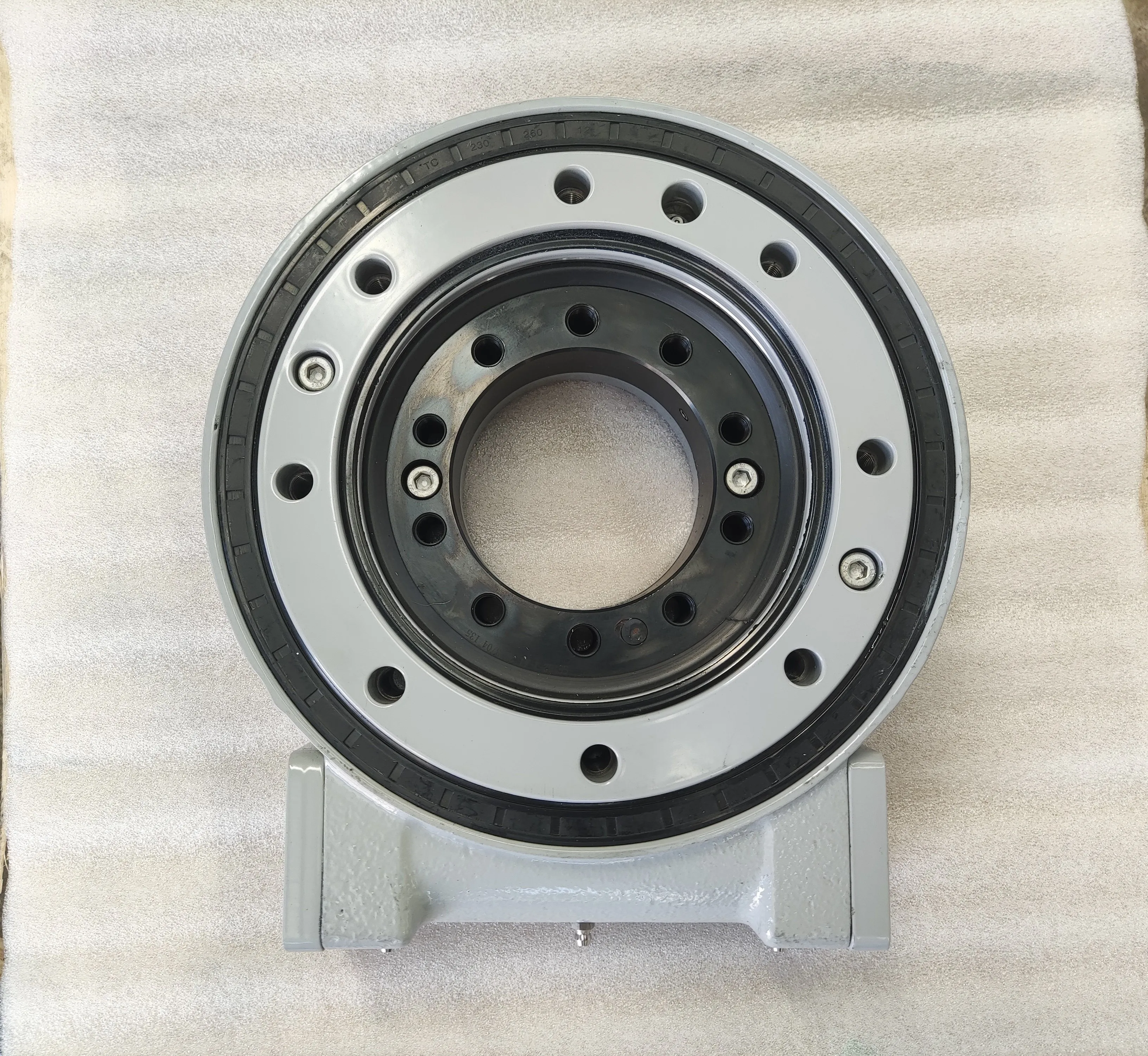 Best Price WEA7 Worm Reducer Slew Drive with Hydraulic Motor Hot Sale Promotion Featuring Cross Roller Slewing Ring Type