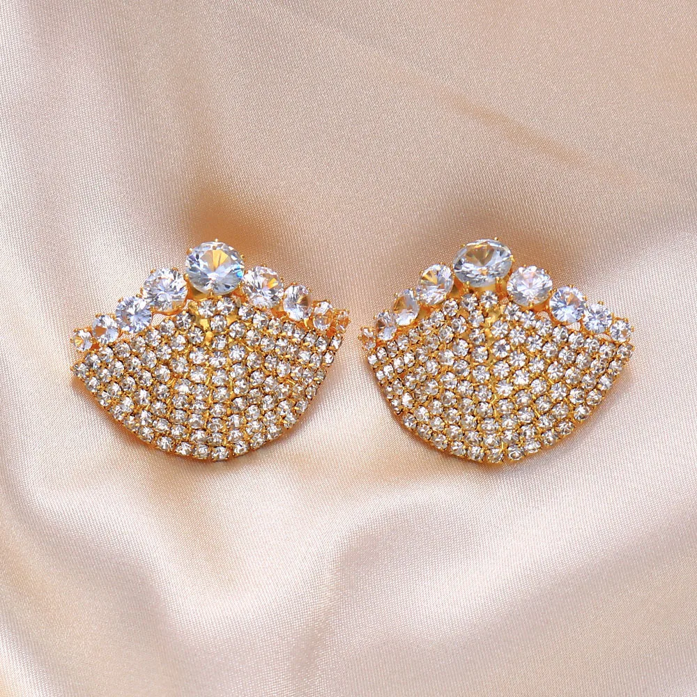 Sexy Rhinestone Shell Nipple Cover Stickers Underwear for Women Hollow Crystal Breast Pasties Nipple Protector Accessories