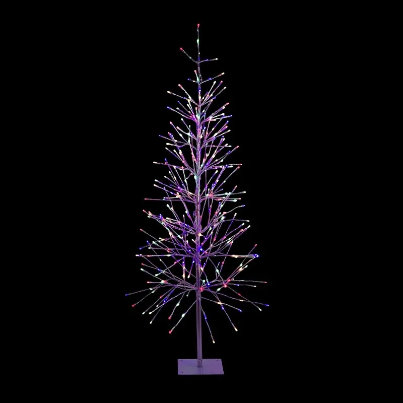 Alpine Corporation 65 بوصة ارتفاع داخلي/خارجي شجرة عيد الميلاد المصنوعة مسبقًا من رقائق الفضة مع حصة ساحة وأضواء LED 360 درجة، زينة عيد الميلاد #4