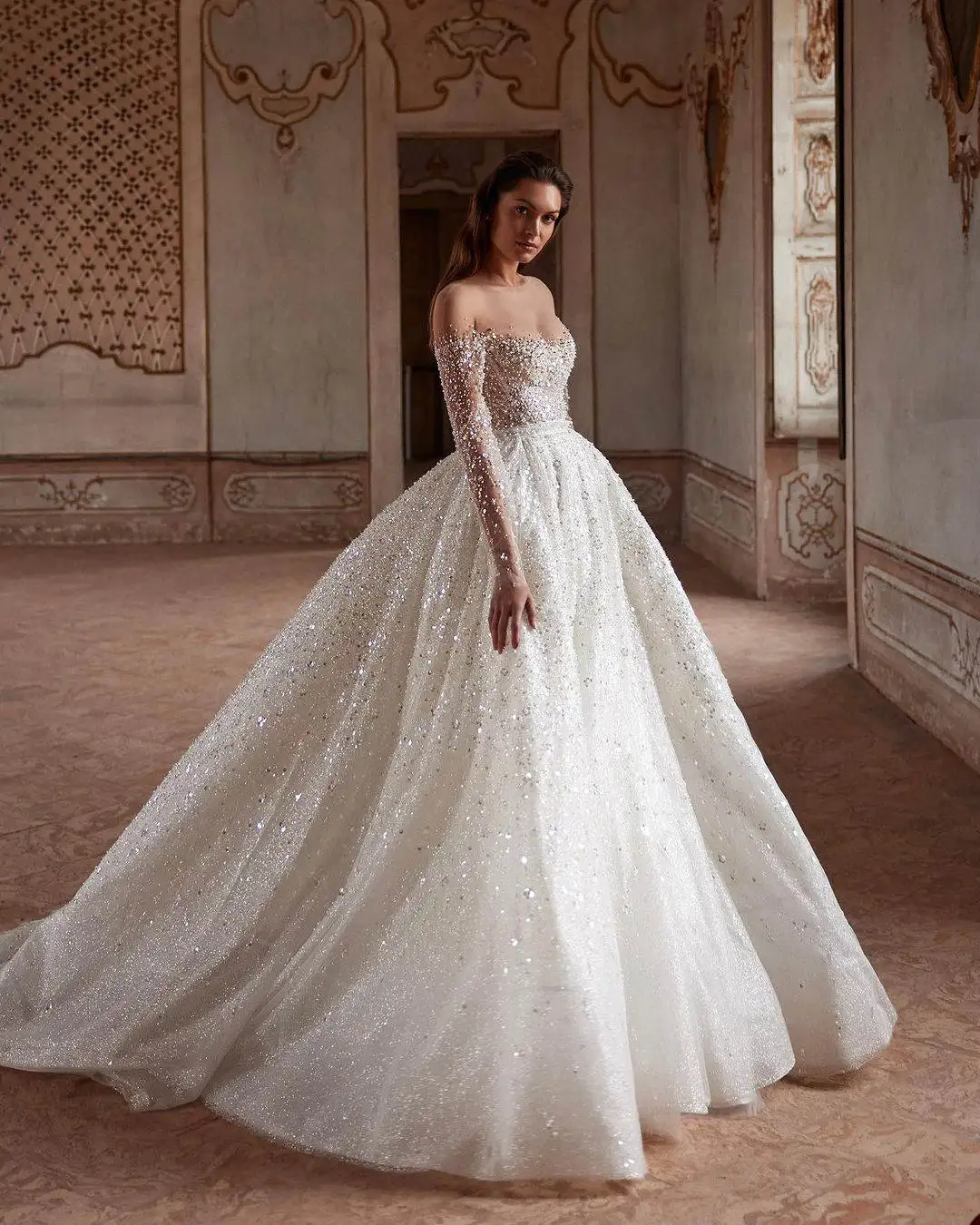 Lusso A Line abito da sposa Appliques perle perline paillettes O collo abito da sposa perline abiti da sposa manica lunga su misura