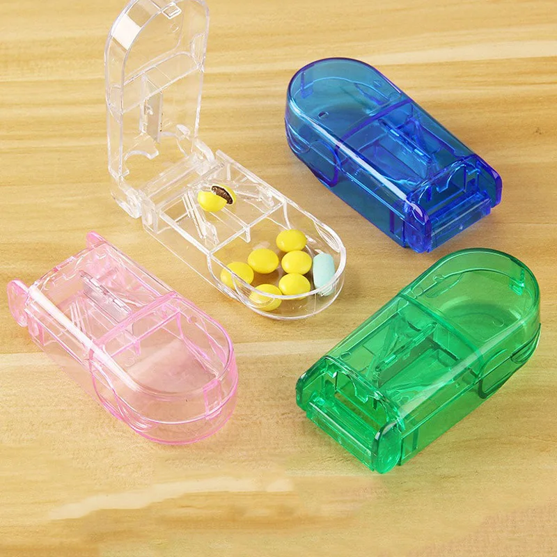 

Портативный прозрачный резак для таблеток с витамином и большими лекарствами в таблетках, чистые разделенные таблетки в аптечке в получевертье