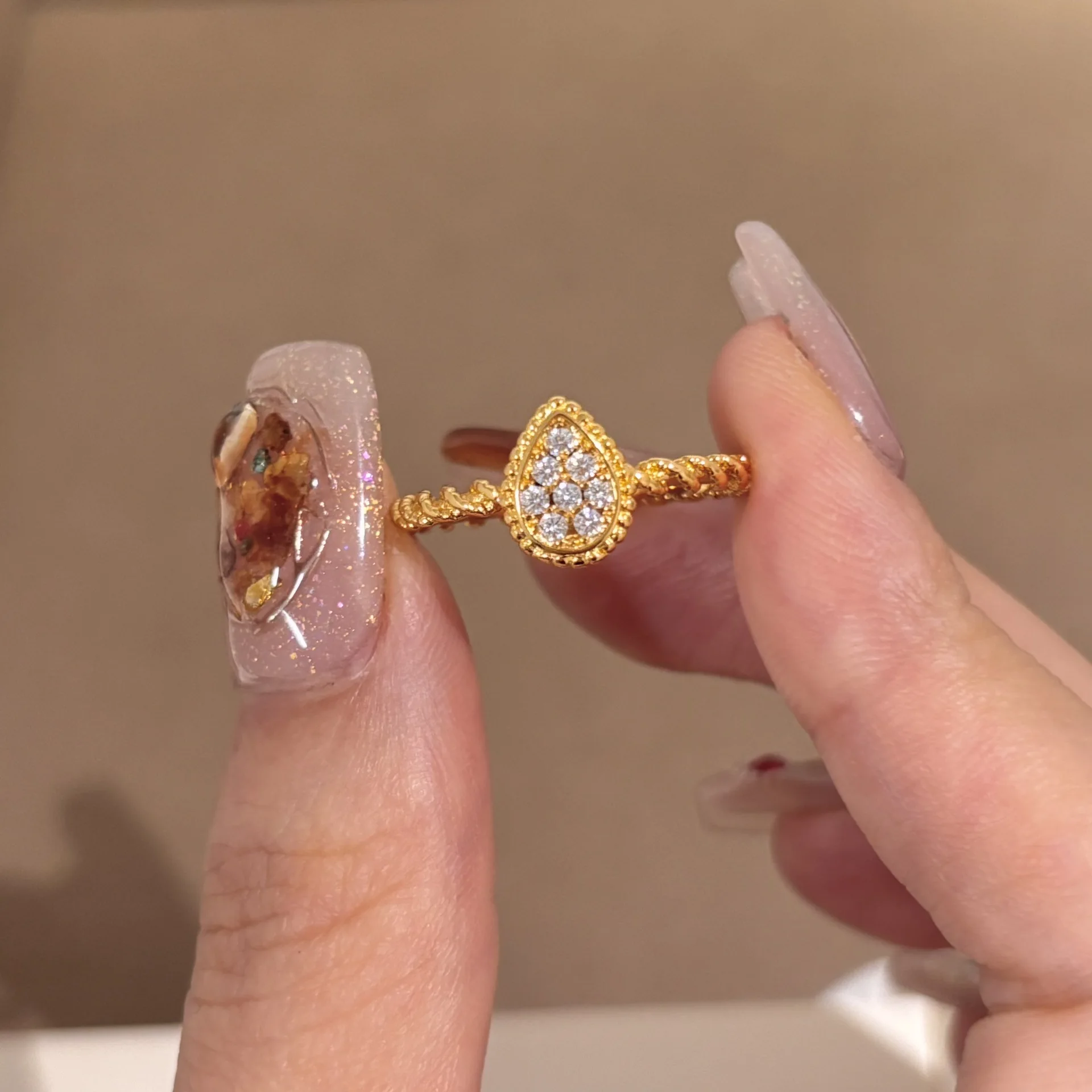 Light luxury retro Twists inlaid diamond Water droplet  rings for women winding fashion Stacking style ring party jewelry gifts