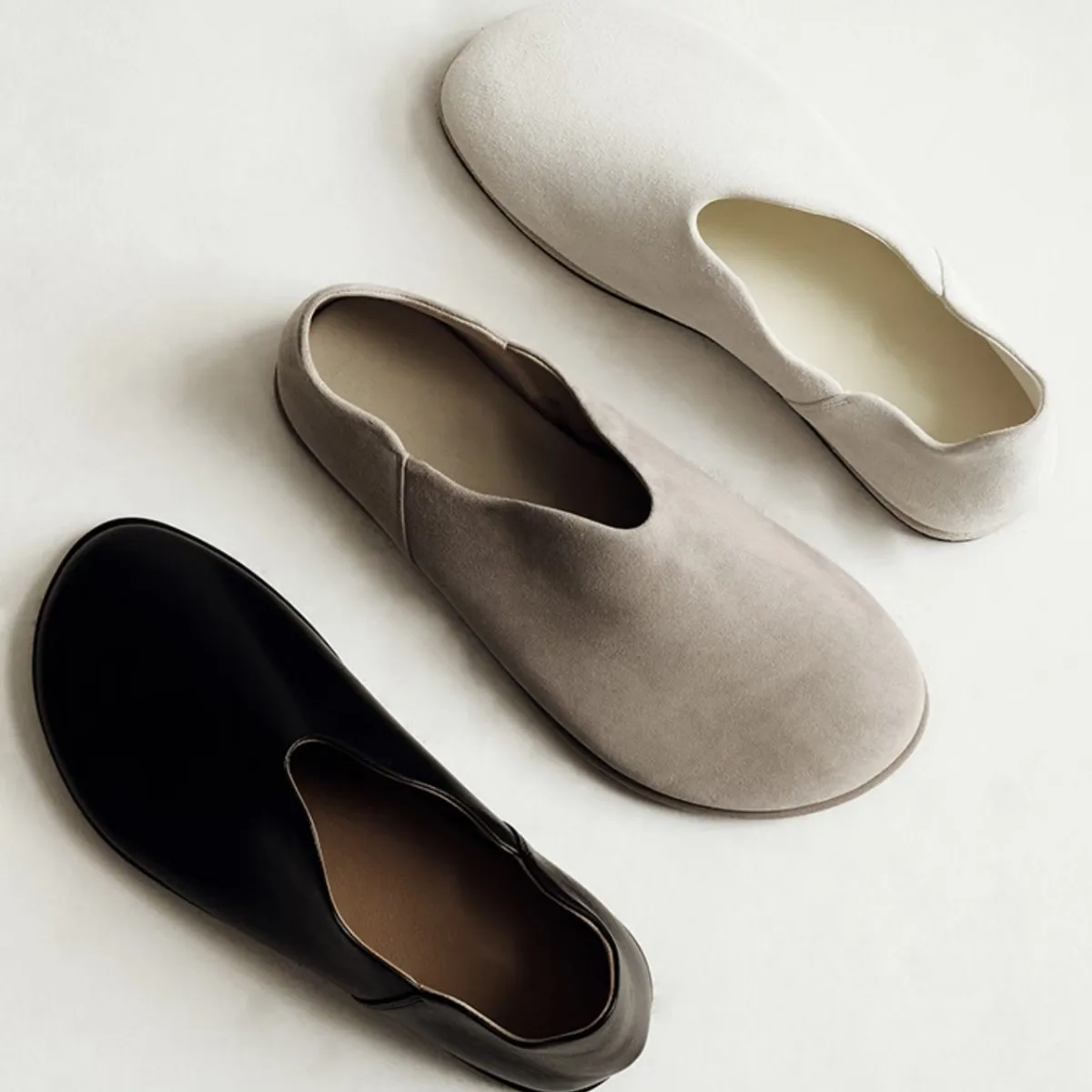 Herren Freizeitschuhe 2026 Neue Damen Nubukleder Pantoletten Retro Casual Flache Loafer Slip-On Hausschuhe Bequemes Alltagsschuhwerk