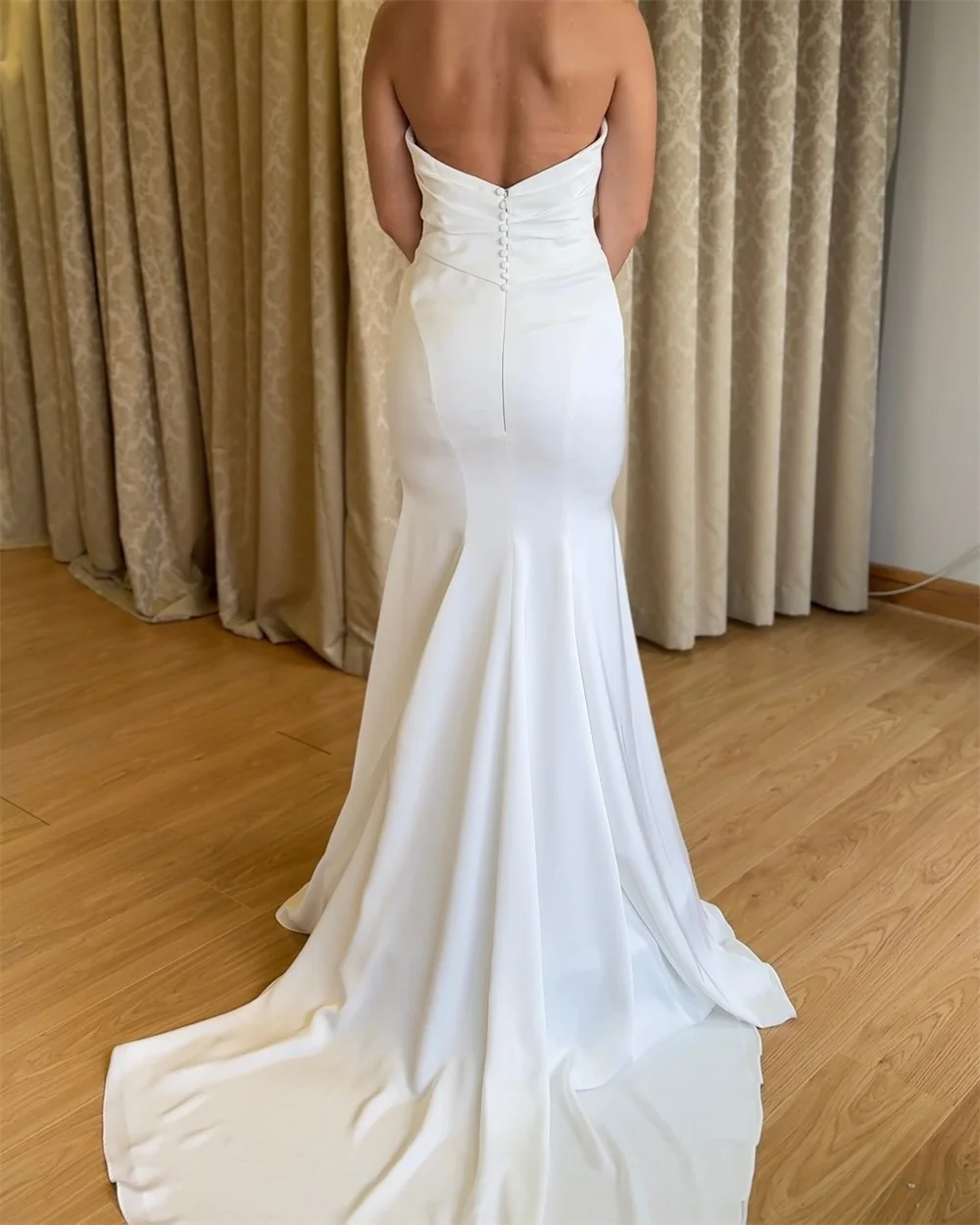 カスタマイズされたホワイトジャージー Vestido デノビアマーメイドコートトレインウェディングドレスシンプルな V ネックノースリーブボタンバックブライダルドレス