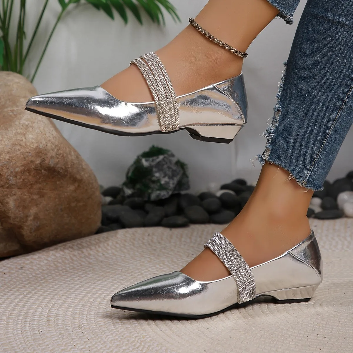 

2024 Luxury Metal Chain Footwear Flats Mary Janes Shoes for Women New Female Shallow Fashion Lolita Style Ladies Shoes