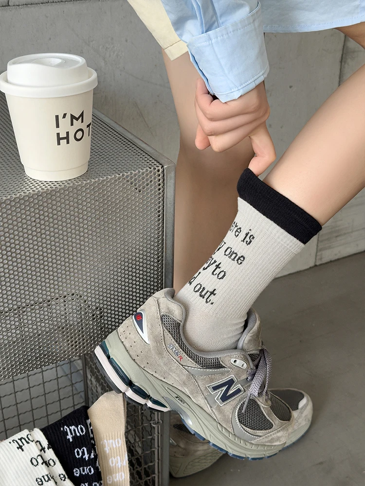 5 Paris Women's Cotton Socks American Graffiti Alphanumeric Pattern Mid-tube Sock Combination Streetwear Fashion Sport Socks