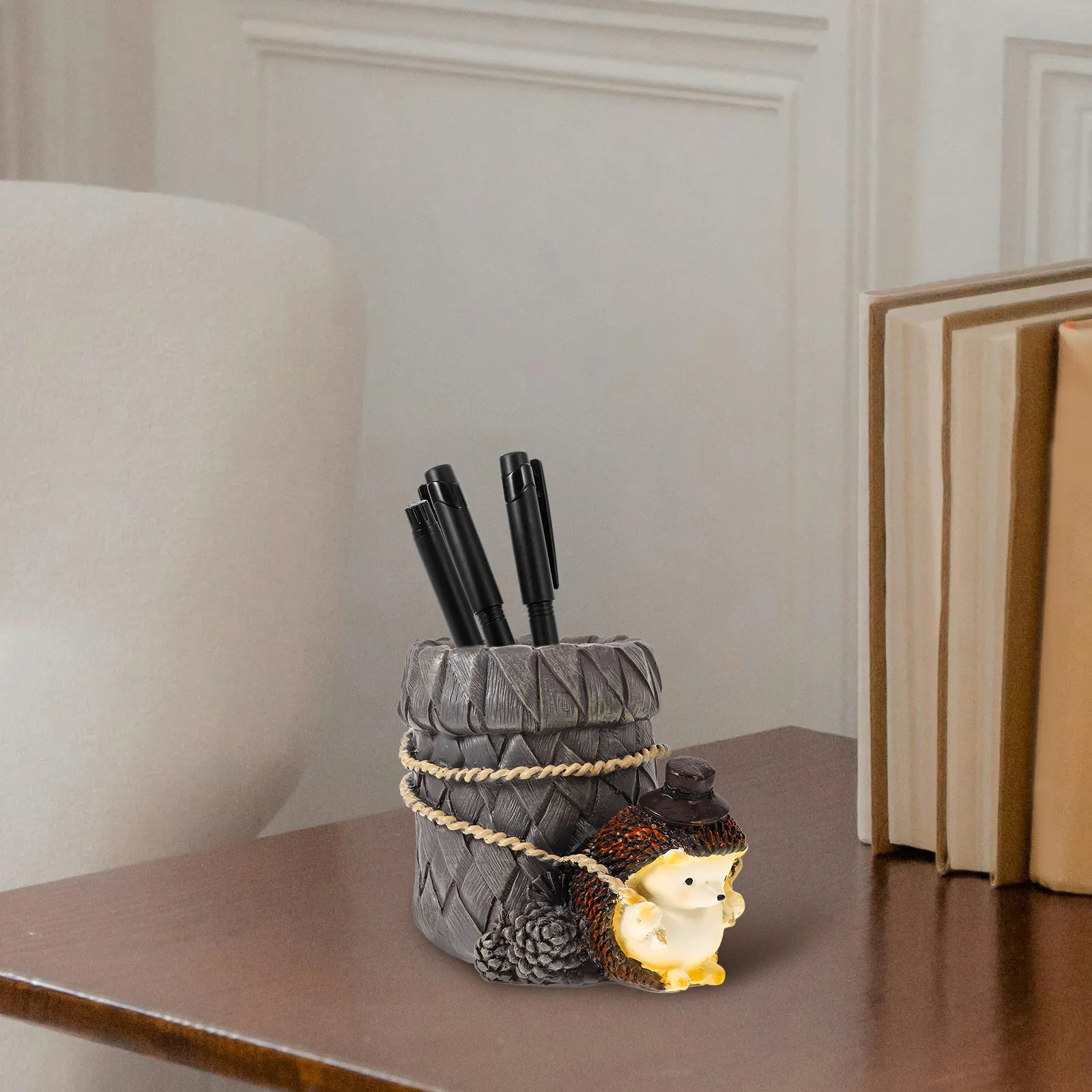 Hedgehog Shaped Resin Pen Holder Desktop Organizer for Pens Makeup Brushes Stationery Creative Animal Design Desk Decoration