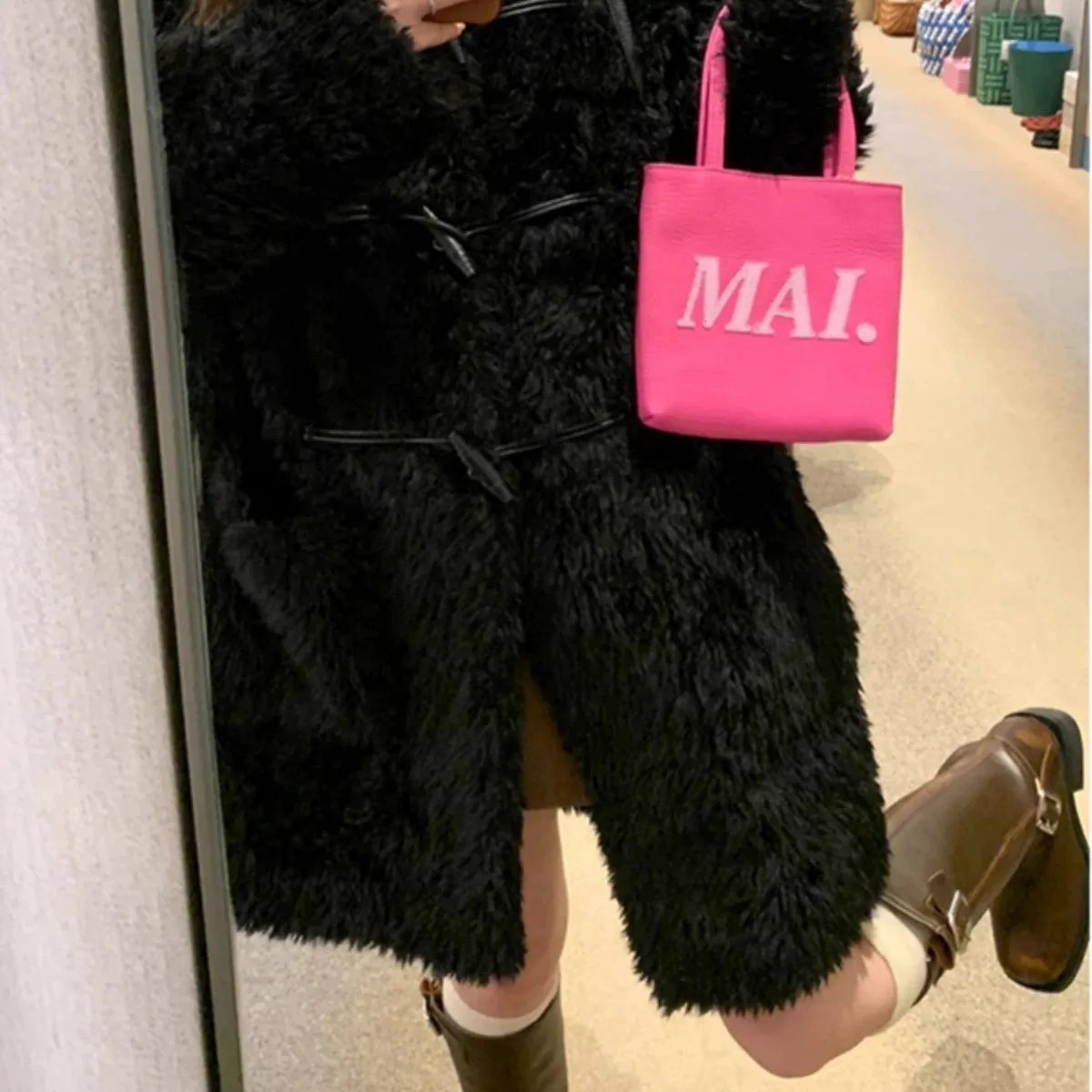 เสื้อโค้ทผู้หญิงความยาวปานกลาง แจ็คเก็ตขนเทียม คอตั้ง เสื้อโค้ทหนา อุ่น สไตล์ Y2k สตรีทแวร์ แจ็คเก็ตลำลอง เสื้อคลุมทำงานสุดหรู สำหรับฤดูใบไม้ร่วงและฤดูหนาว