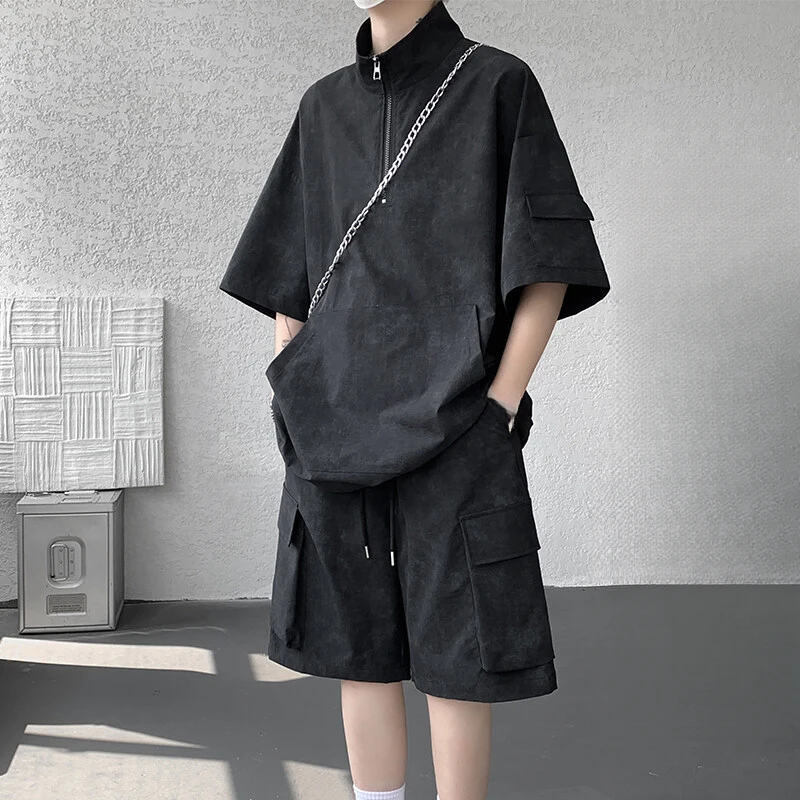 

Новый мужской функциональный комплект 2026: светло-серая футболка с коротким рукавом на молнии и шорты карго, повседневный уличный спортивный костюм из двух предметов