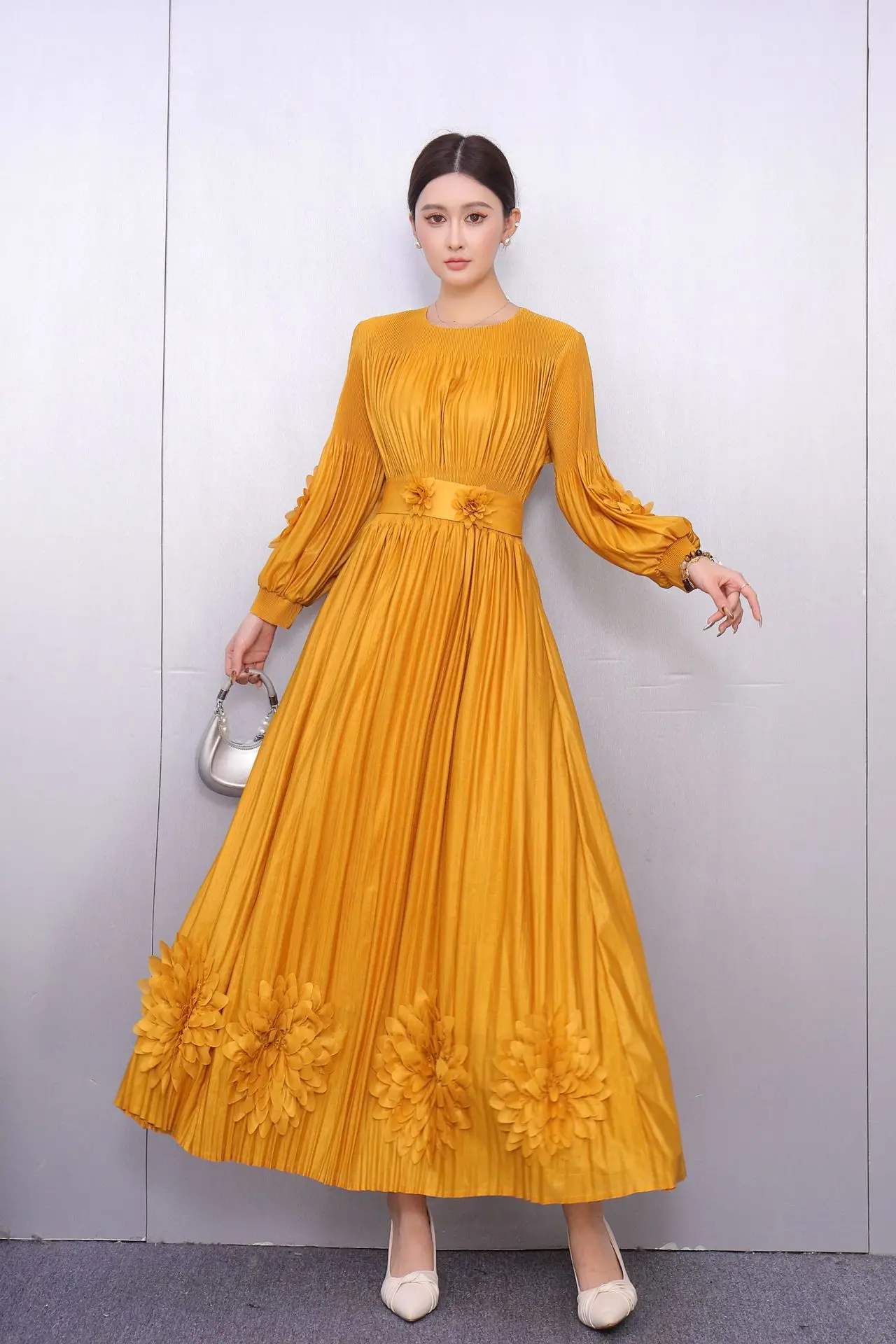 مياكي 2025 شتاء جديد فضفاض ثلاثي الأبعاد زهرة بلون فستان مطوي مزاجه تنورة طويلة أنيقة #5