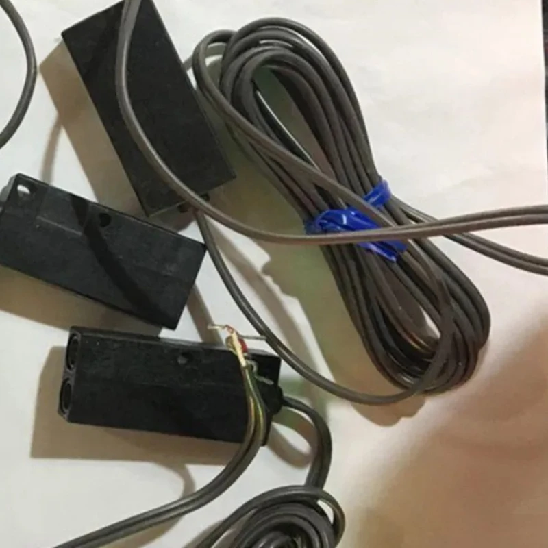 

Новый оригинальный фотоэлектрический датчик QA E3C-VS7R без упаковки