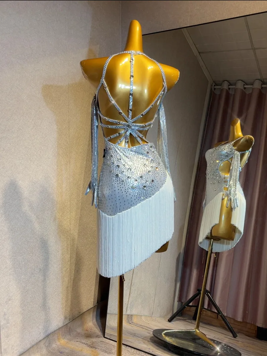 Ręcznie robiona sukienka do tańca latynoamerykańskiego – profesjonalny kostium do zawodów balowych dla kobiet z frędzlami i kryształkami