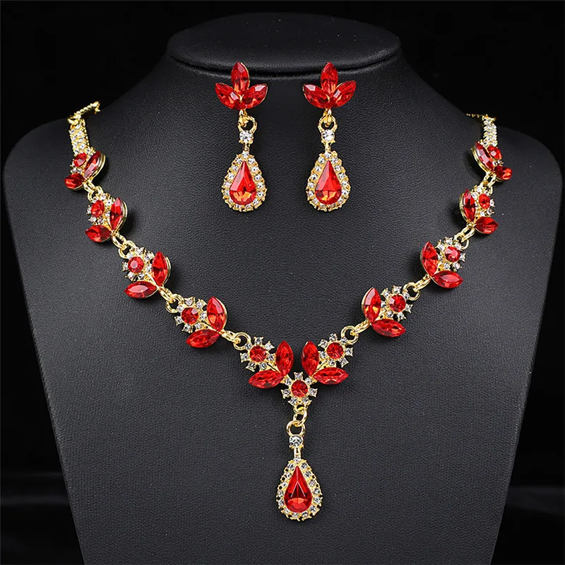 Set Kalung dan Anting Berlian Kristal Wanita 3 Buah Perhiasan Pernikahan Logam Aksesori Pakaian Sehari-hari untuk Pengantin dan Wanita