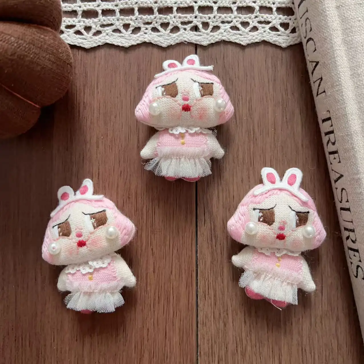 

High Quality Soft Stuffed Fabric Cute Pink Girl Hair Brooch Pin Pendant for Bag Keychain Clothing Embellishment