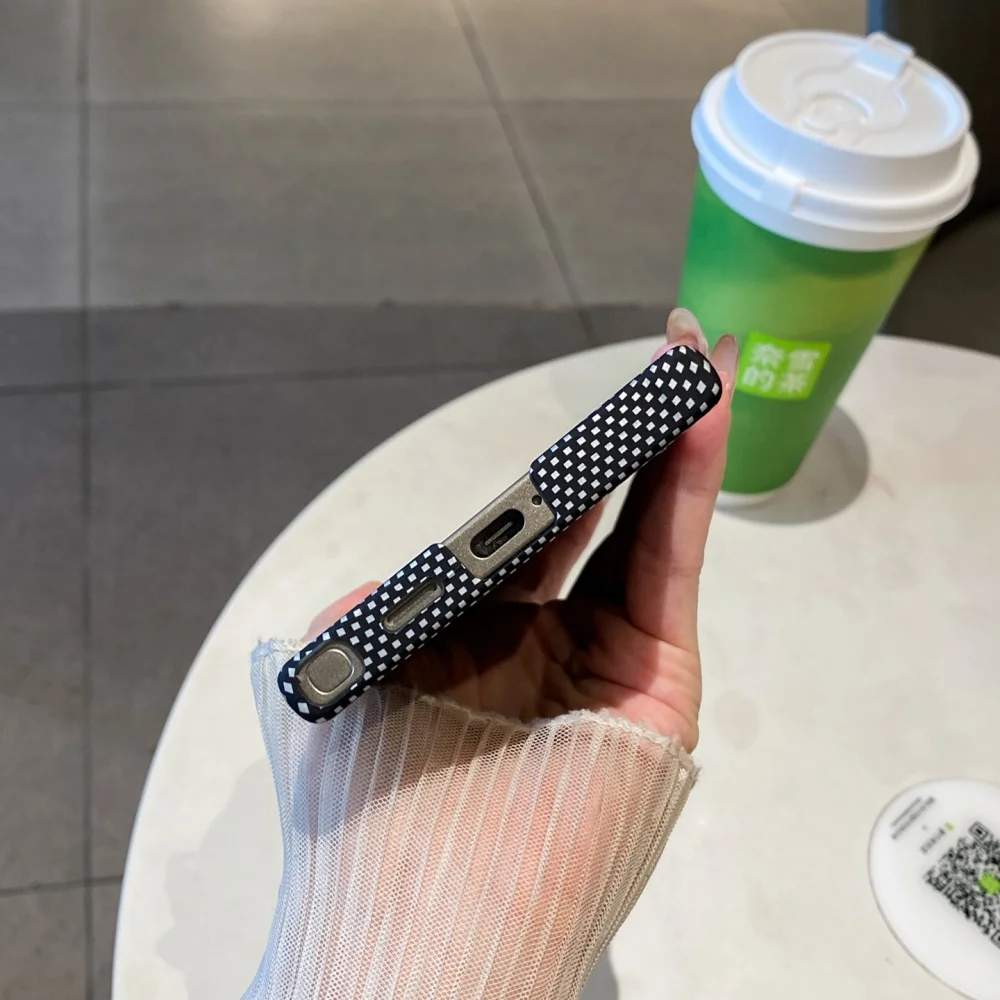 حافظة شحن لاسلكية مغناطيسية من ألياف الكربون بدون إطار لهاتف سامسونج جالاكسي S25 Ultra S24 S23 Plus غطاء صلب رفيع للغاية غير لامع