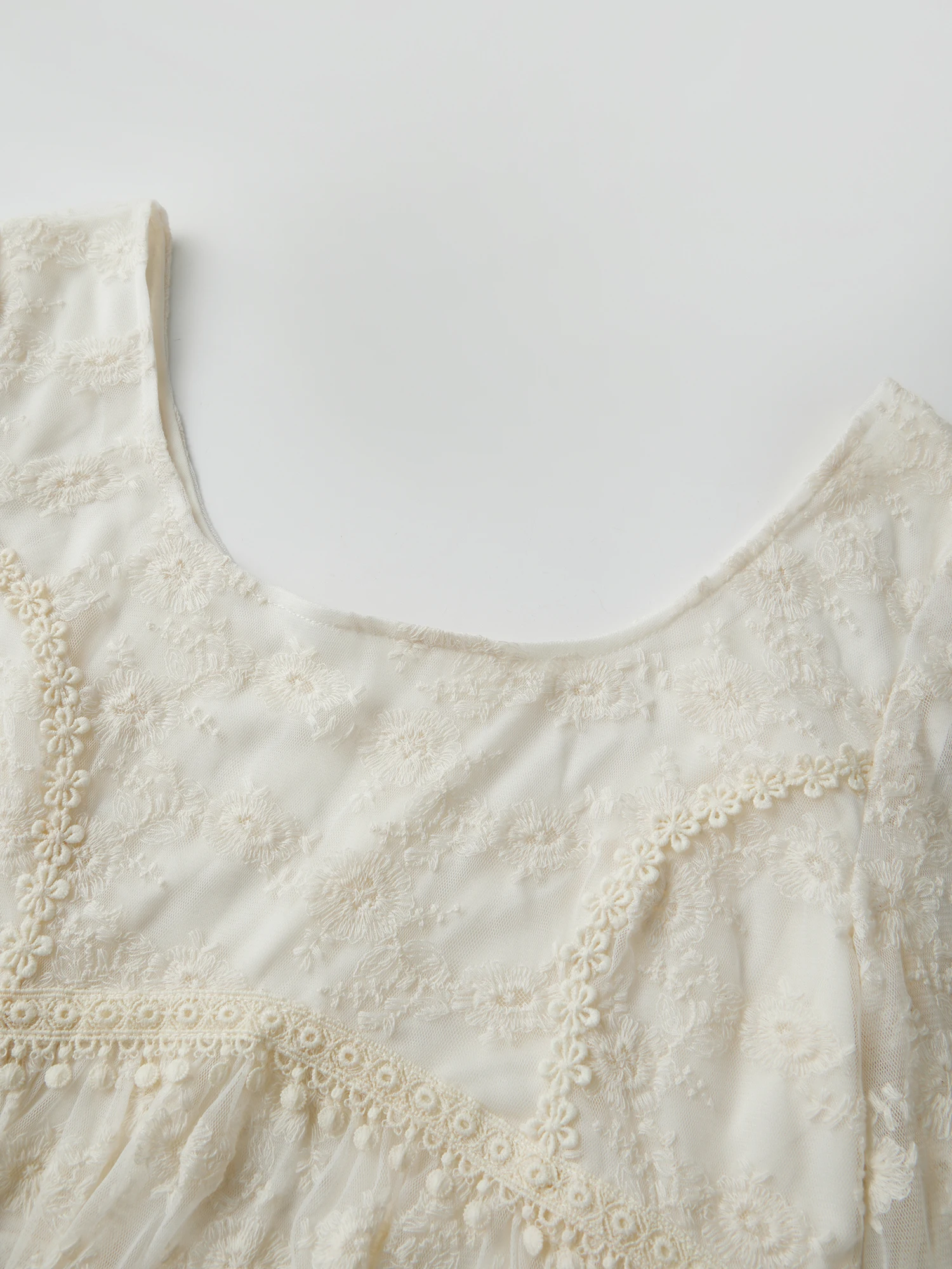 بلوزة دانتيل أنيقة بأكمام واسعة ورقبة على شكل حرف U بلوزة شبه شفافة أنيقة مع حاشية واسعة لأزياء النساء