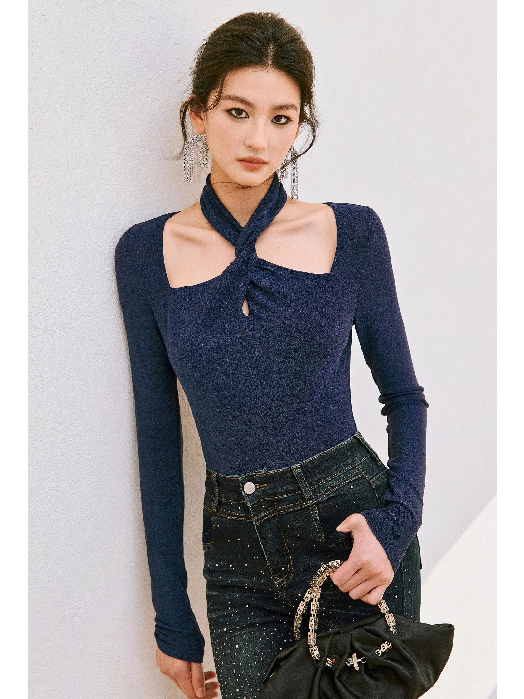 

Wangxo Luxury Shiny Thread High Elasticity Skin-friendly Knitted Slimming Top with Knot Hollow out Design Casual Style Women'...