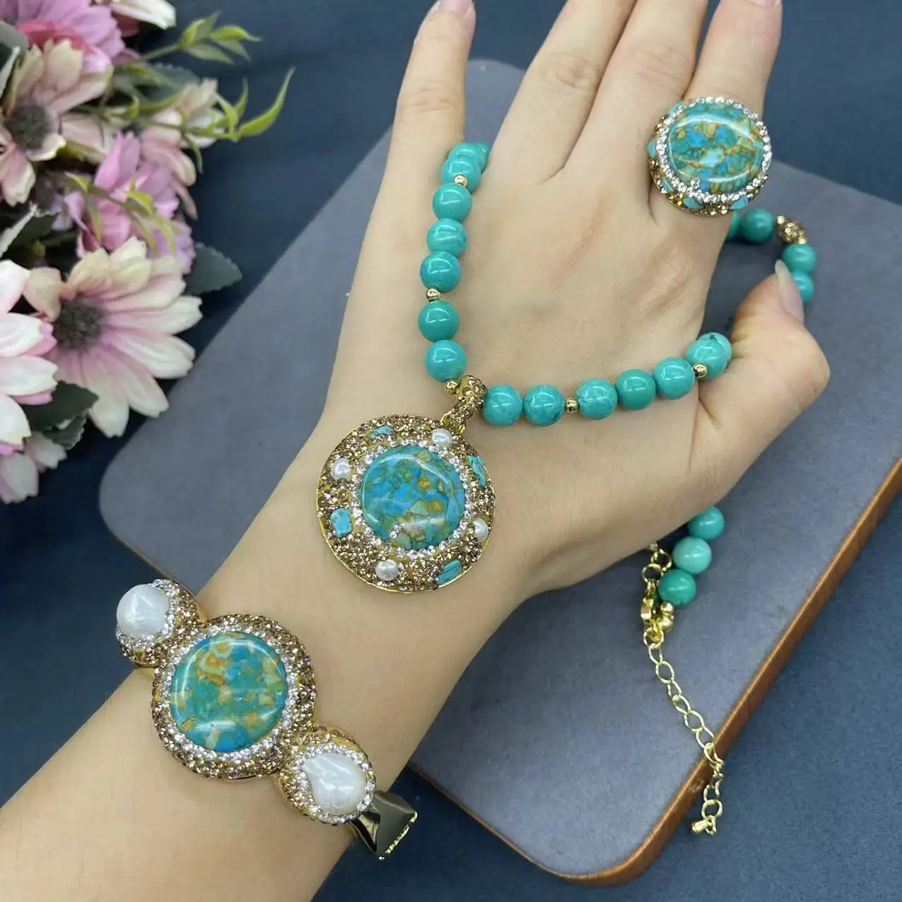 Turquoise set, same style inlaid with this pearl color retention hand-designed turquoise jewelry pin pendant bracelet ring.