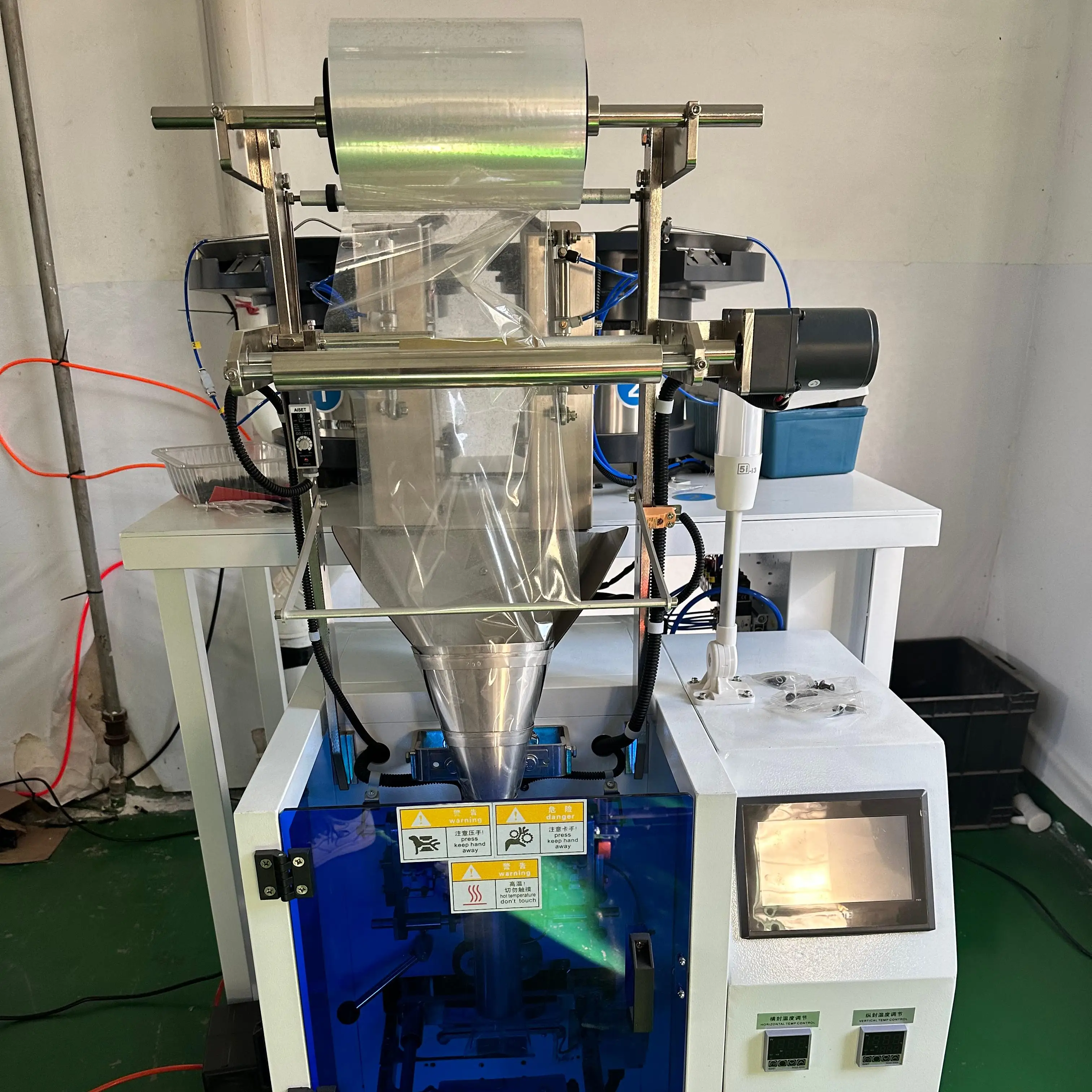 

Automatic Screw Spare Part Counting Packaging Machine With One Vibration Bowl Conveyor Hardware Packing Machine Feeder