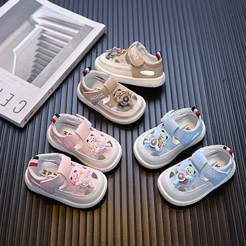 فتاة للصنادل 2025 صنادل أطفال صيفية جديدة 0-2 سنة حذاء Prewalker نعل ناعم حذاء أطفال صنادل مضادة للركل للأولاد ساندارالي أطفال