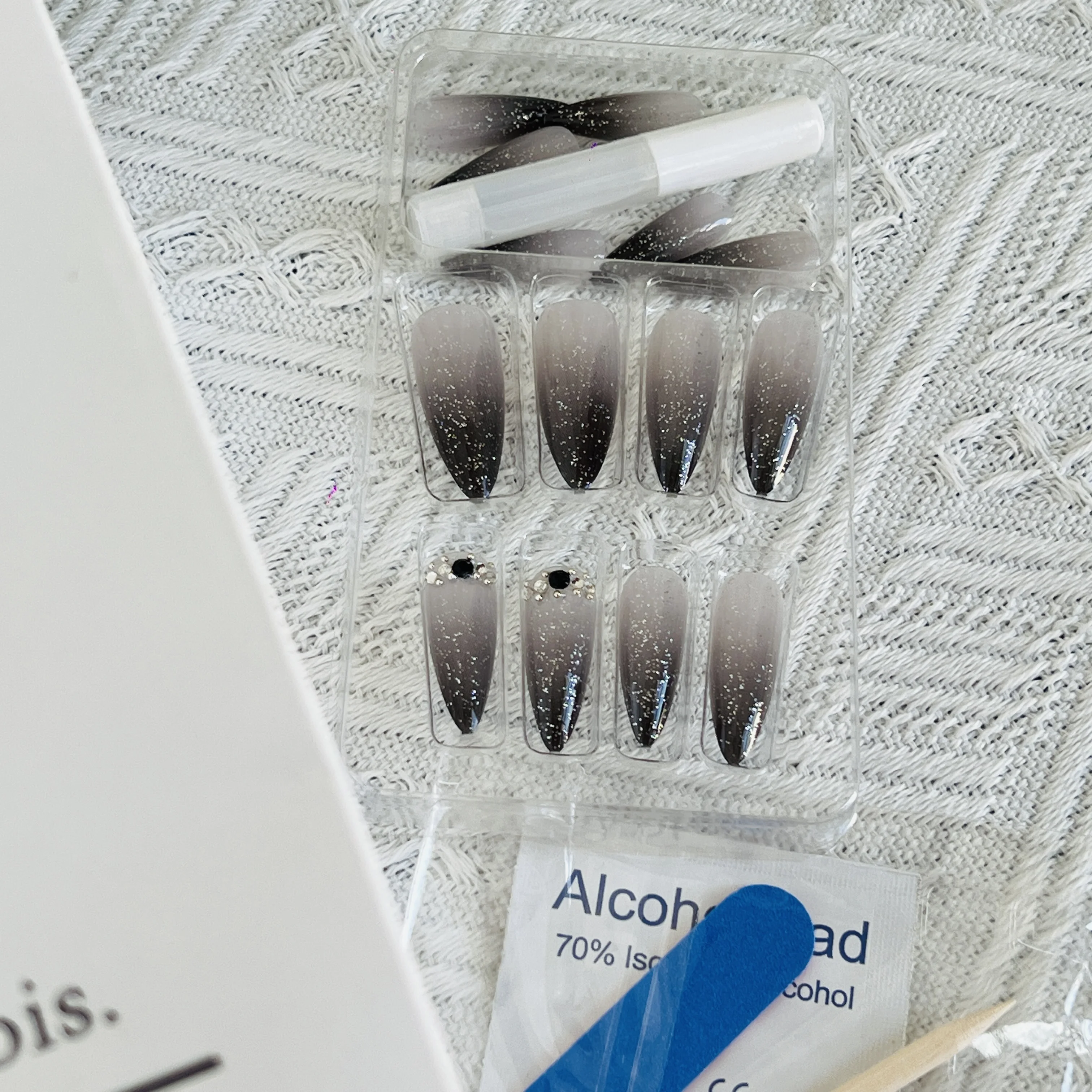 Uñas usables de Color degradado oscuro fresco Y2K, juego de uñas extraíbles de longitud media con purpurina única y brillante en diferentes tamaños