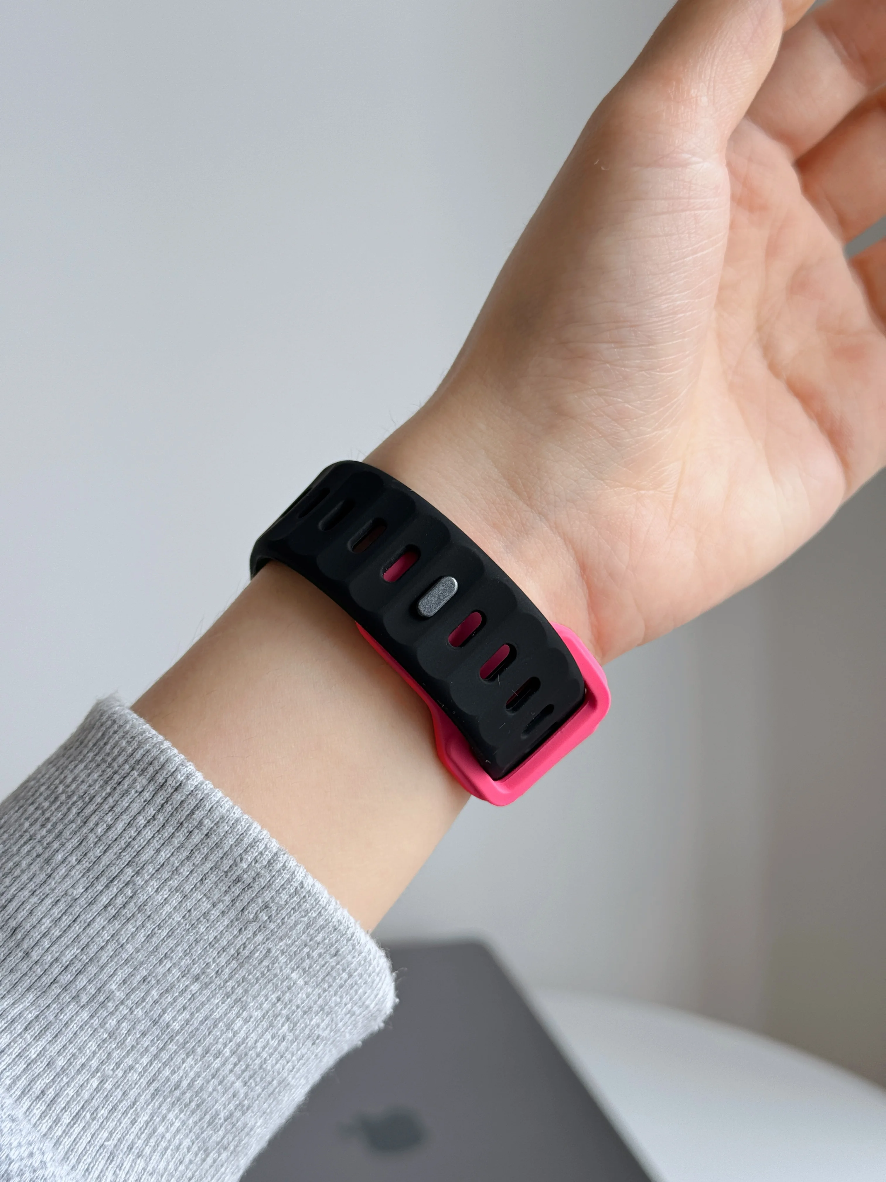 Kreatives, schräges Silikonarmband für die Apple Watch, 40 mm, 41 mm, 44 mm, 45 mm, S10, S11, 46 mm, 42 mm, iWatch Series 12, 11, 10, 9, 8, 7, 6. – Detail 11