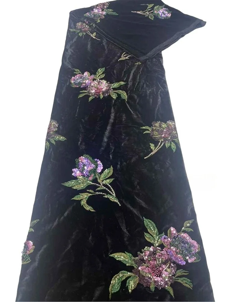 

Ткань бархатная Shanghui с вышивкой, тяжелой отделкой бисером и яркими пайетками, с узором в виде фиолетово-золотых цветов