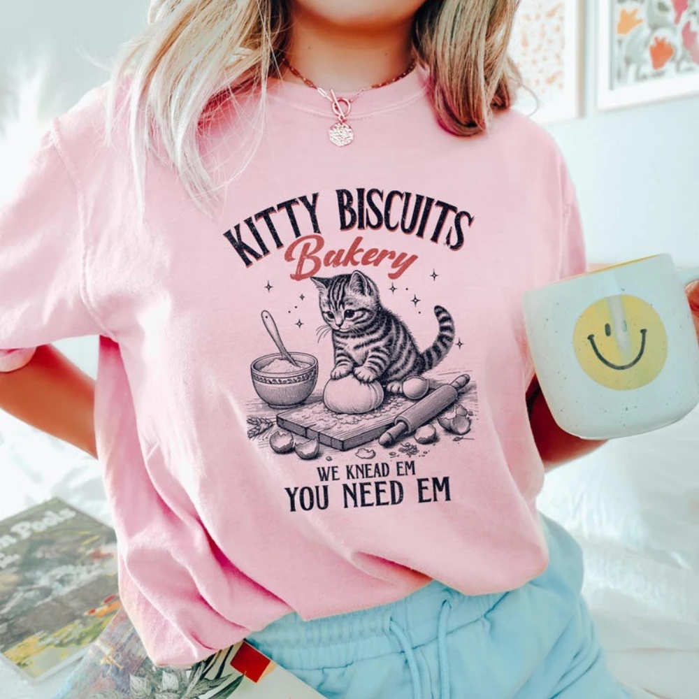 Kitten Cookie Bakery T-shirt, Cute Cat T-shirt, Fun Gift for Baking Moms Baking Crew Neck T-shirt Women's Crew Neck Short-Sleeve