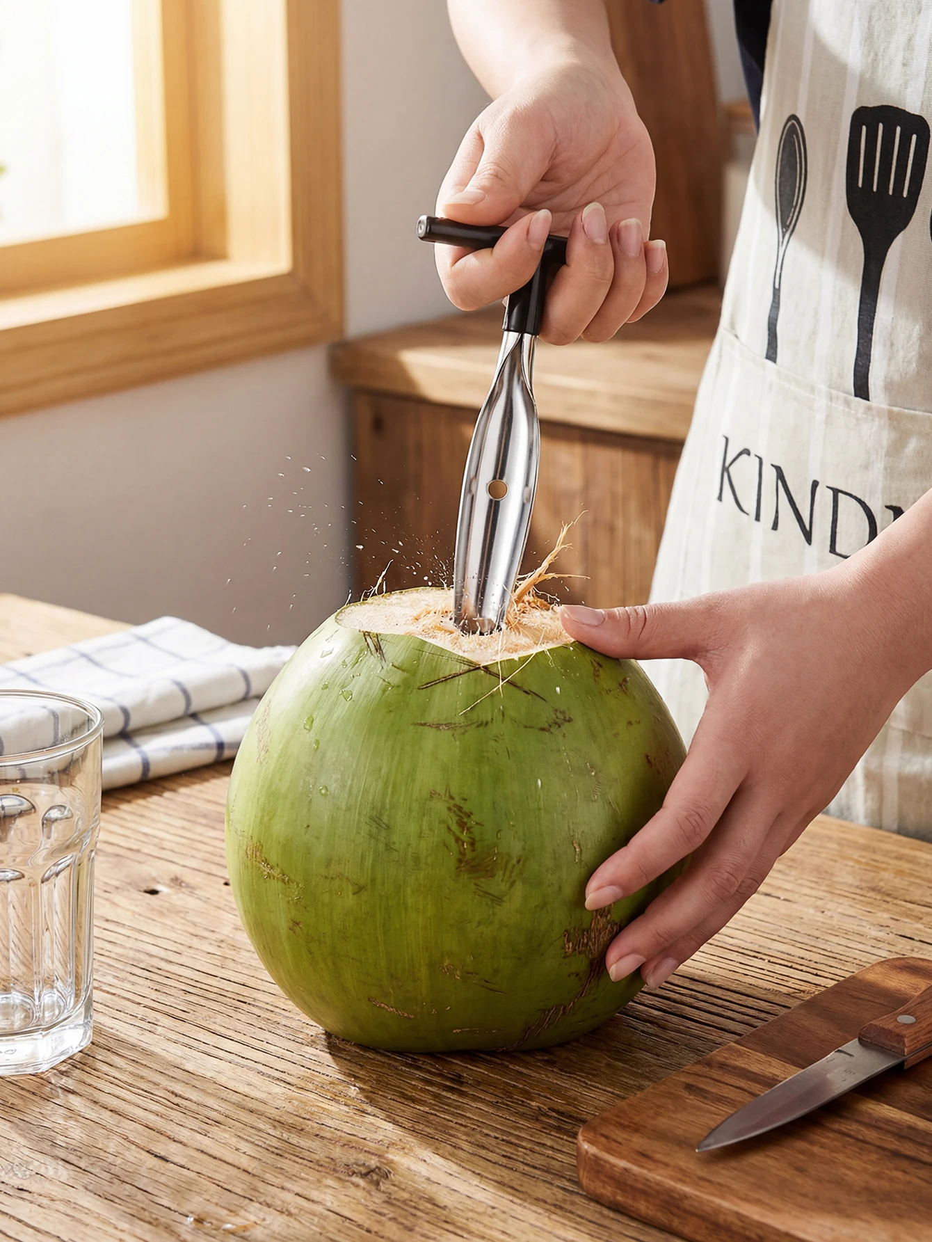 Abrecocos para Agua de Coco Verde Fresca - Funciona con Cocos Blancos Jóvenes Tailandeses Pelados - Se Abren en Segundos, Súper Seguro y Fácil