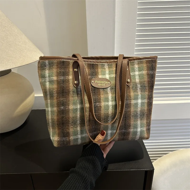 Autumn Winter Large-capacity Shoulder Bag Women New Korean Version of Woolen Plaid Shoulder Bag Joker Niche Commuter Tote Bag
