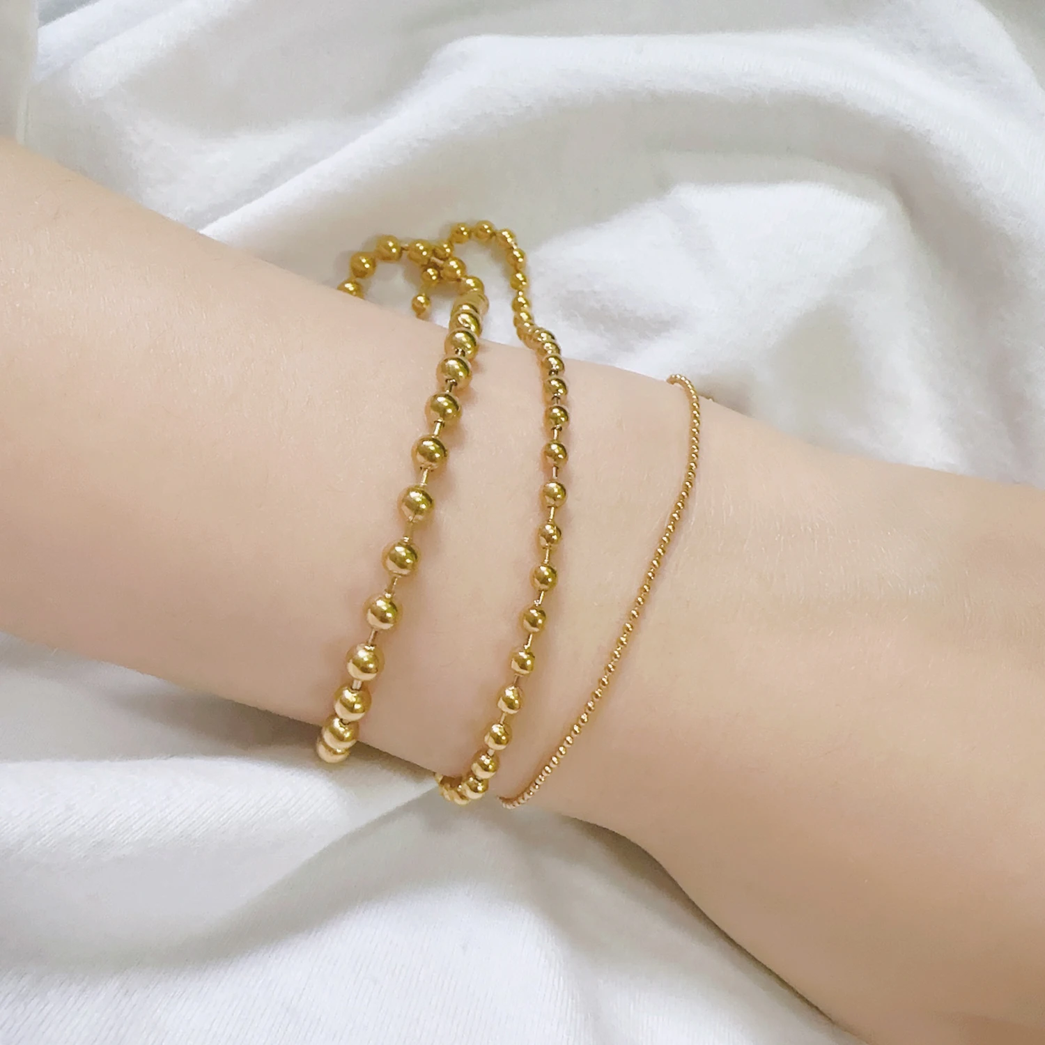Goldfarbenes rundes Perlenarmband 1,5mm-4,0mm Edelstahl-Kugelketten-Fußkette Modischer Schmuck zum Stapeln für Damen und Herren – Detail 5