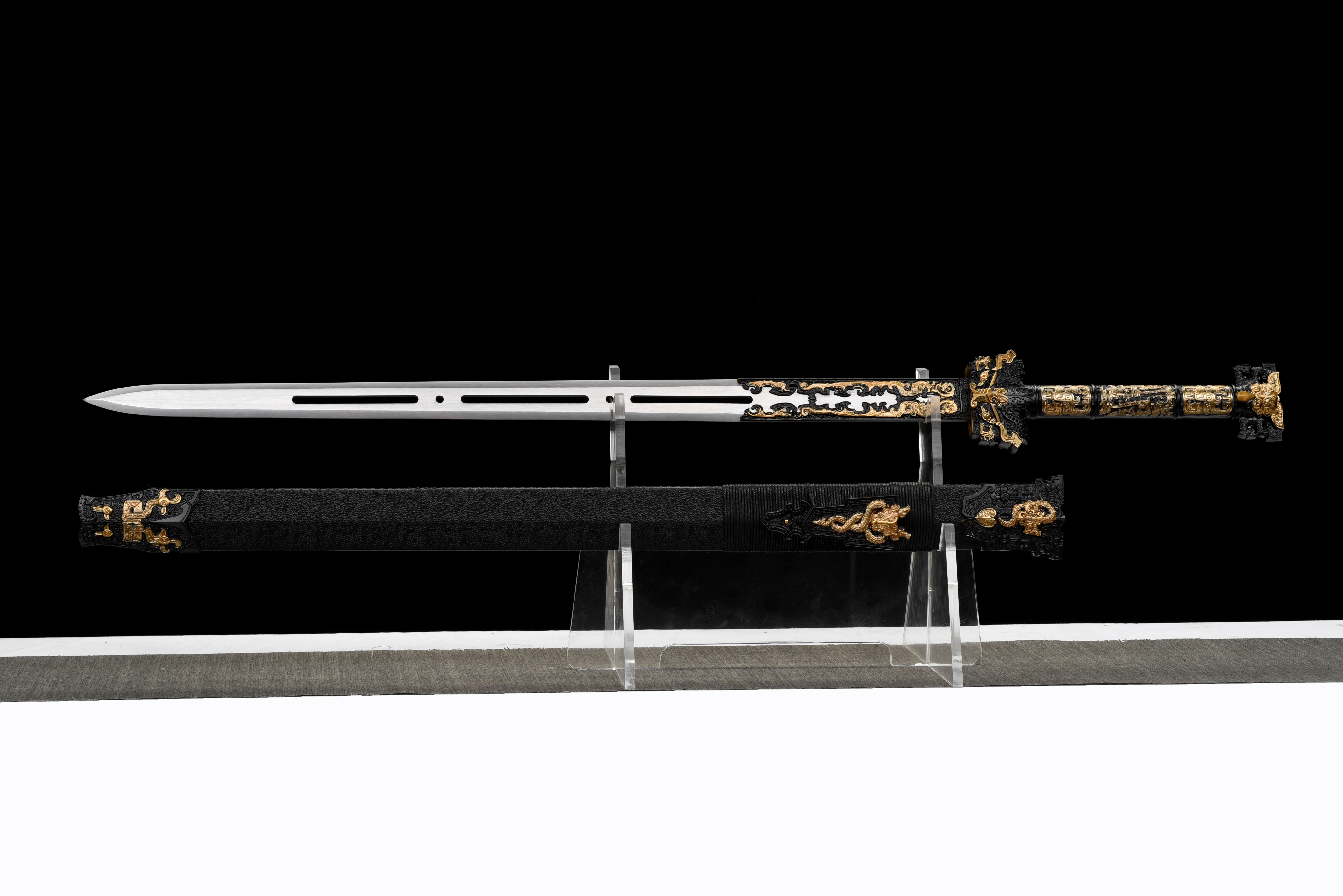 hollowed-out blade is a genuine samurai sword from China. katana Full Tang steel sharp blade is ready for combat. It is a unique