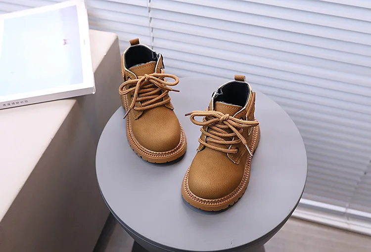 2026 Herbst Neue Kinder-Lederstiefel für Jungen Einfarbig Vielseitig Atmungsaktiv Schlichte Kinder-Kurzstiefel für Mädchen Lässig Einfach – Detail 13