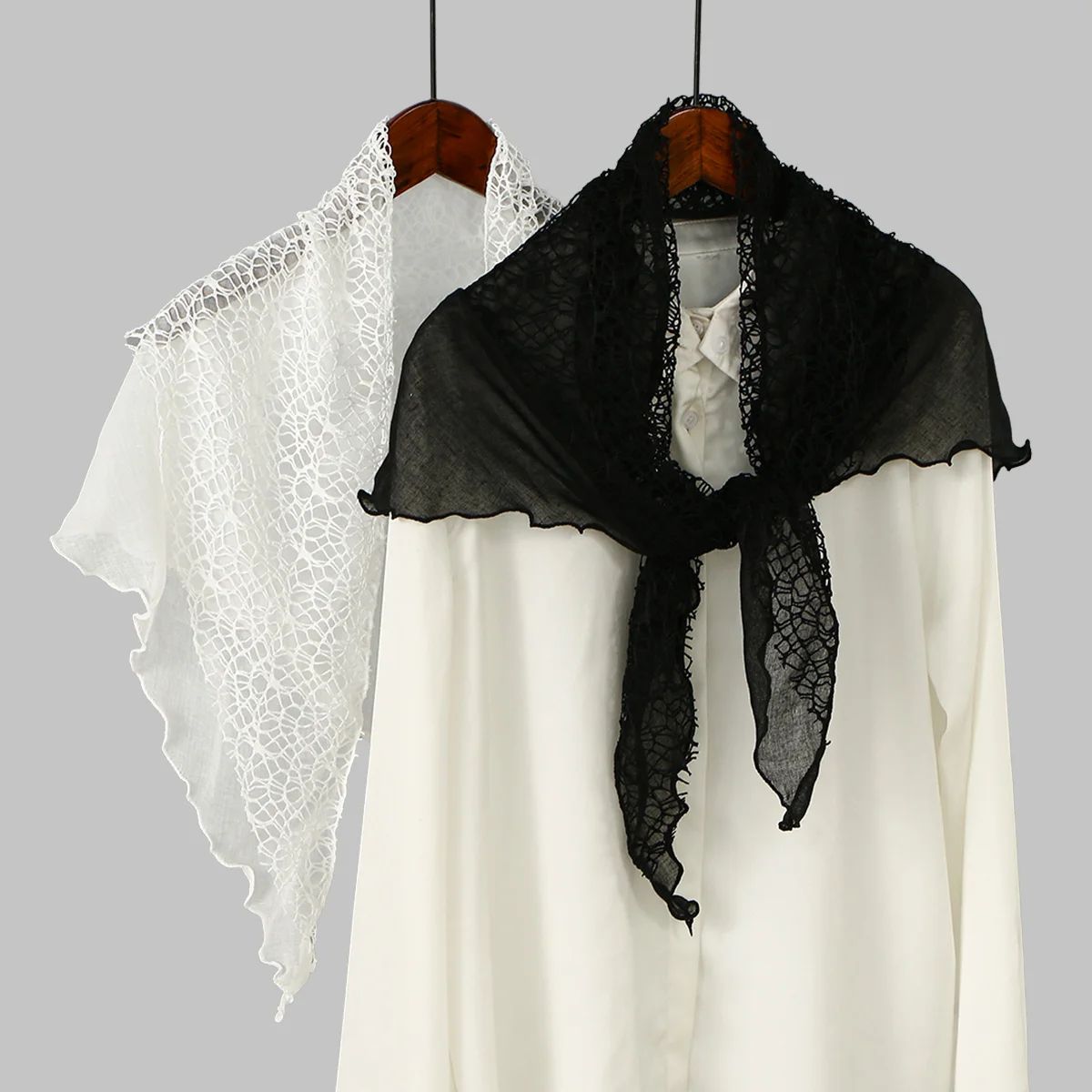 Fashion Spanish Traditional Triangle Lace Mantilla Women Head Covering Christian Church Catholic Veil image 3