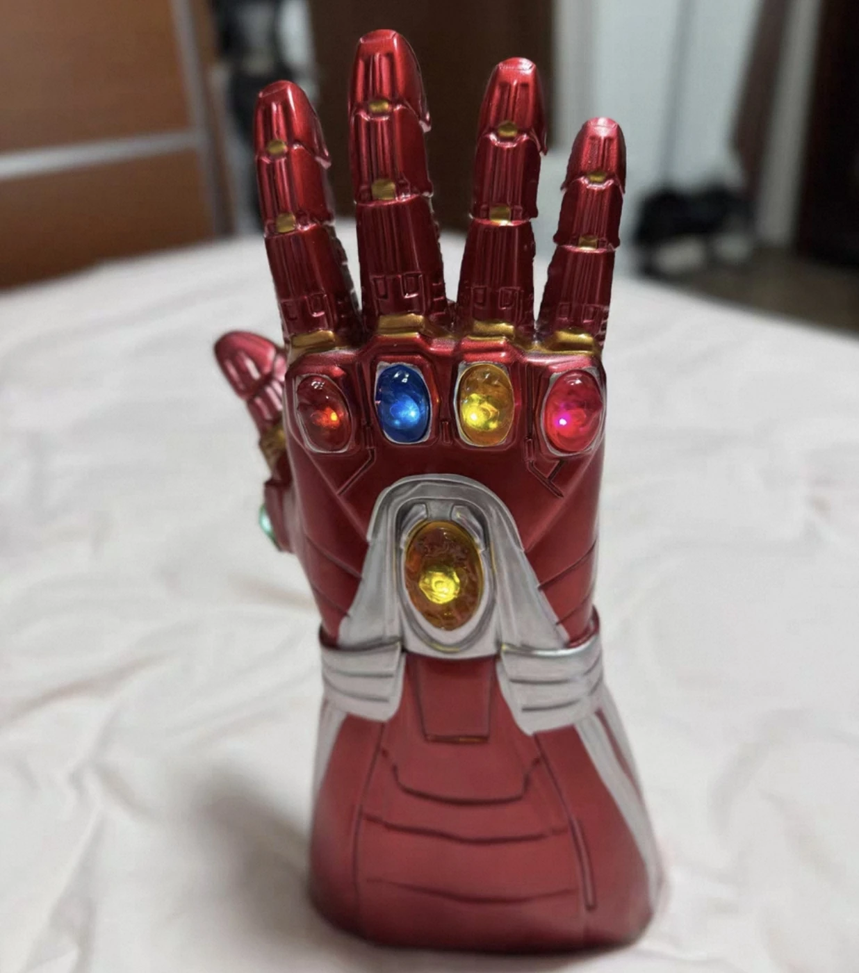

Anime Kids Thanos Gloves Infinity War Infinity Gauntlet Led Light Action Figure Cosplay Superhero Adult Costume Christmas Gifts