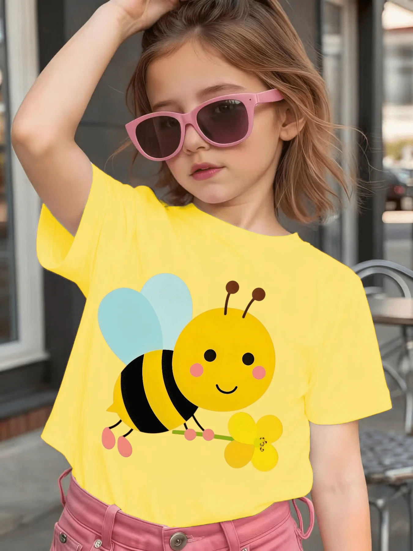 Cute Bee Holding Flower Cartoon Print Kids T Shirt Boys Girls Family Match Cotton Short Sleeve Summer Children Casual Basic Wear