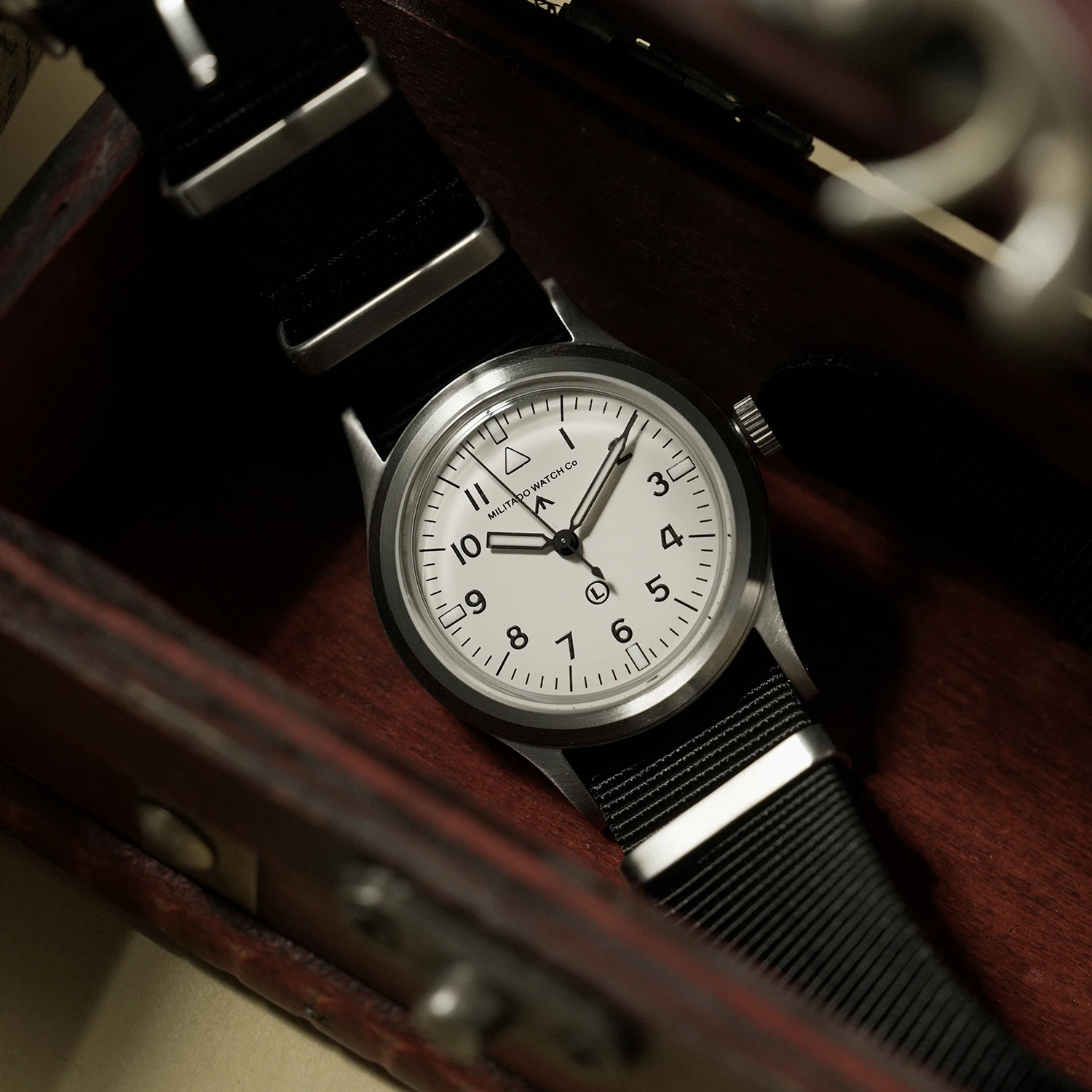 Militado Ml14 الأبيض الهاتفي ساعات كوارتز رجل VH31 حركة الاجتياح طبعة محدودة K1 100 متر مقاوم للماء مضيئة 36 مللي متر ساعة عتيقة