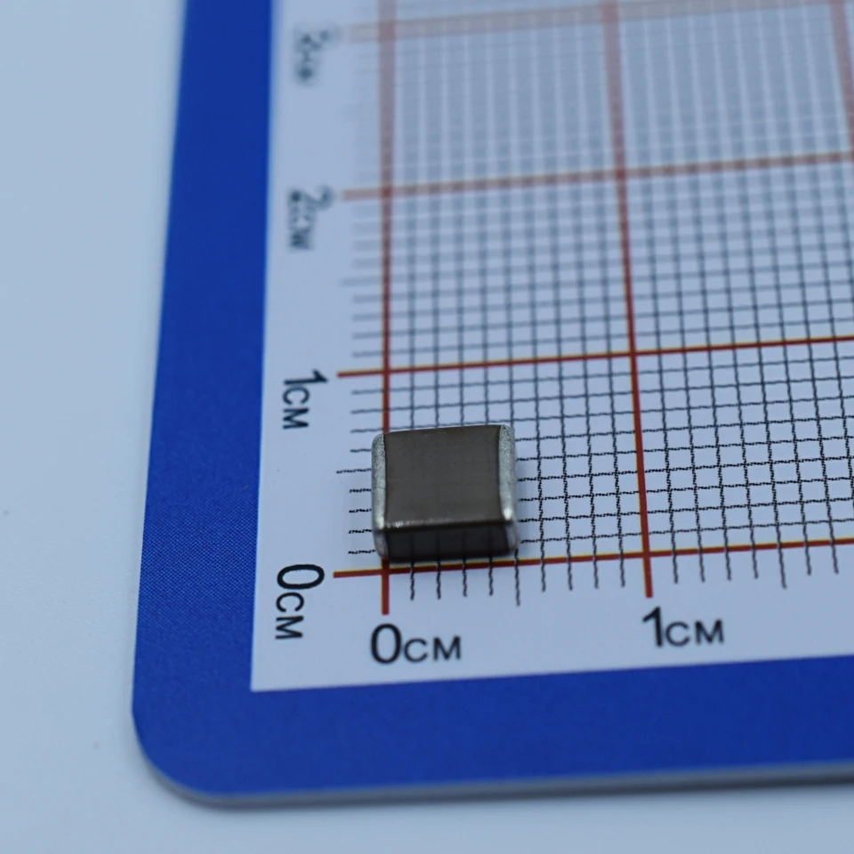 

50 шт./лот 5750 2220 330nF 1000V 334K 0.33UF ±10% X7R, SMD-конденсатор керамический, чип-конденсатор, 5.0мм*5.7мм, C5750X7R3A334KT