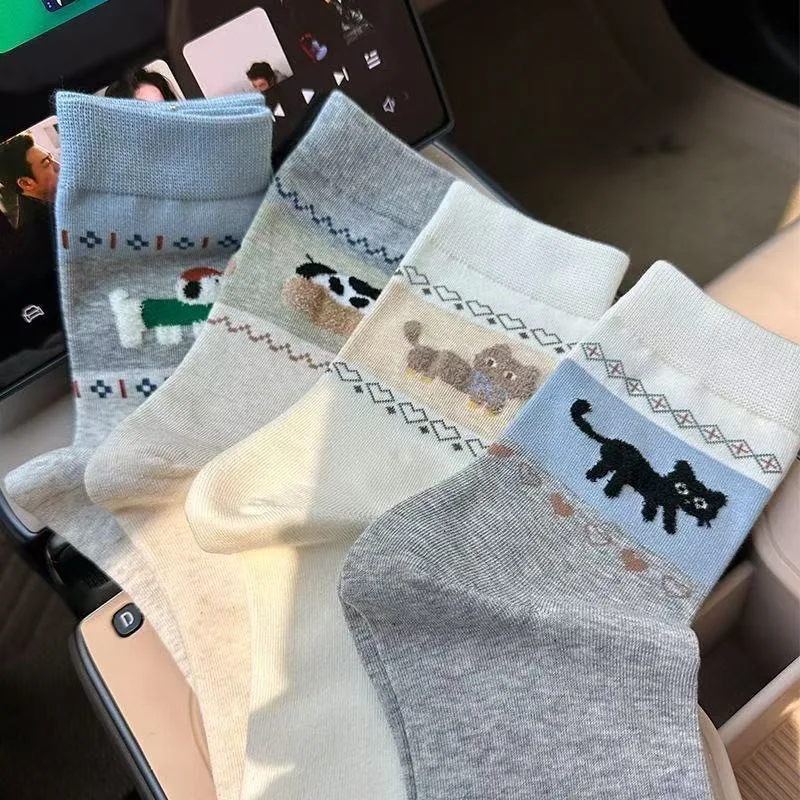 4 Paar Socken in verschiedenen Farben, mit niedlichen, kreativen Stickmustern von Kätzchen und Welpen, mittelhohe Socken für Damen, im angesagten „Ins“-Stil, weiche Socken im japanischen Stil, Herbst-