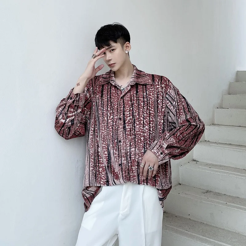 قمصان متدفقة عالية الجودة للرجل الكورية الفاخرة فضفاضة سميكة الرجال قميص مخطط كم طويل ملابس أداء المرحلة عادية