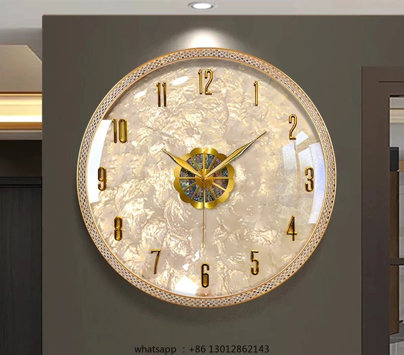 

Shell wall clock hanging on the wall Atmospheric quiet Simple light luxury