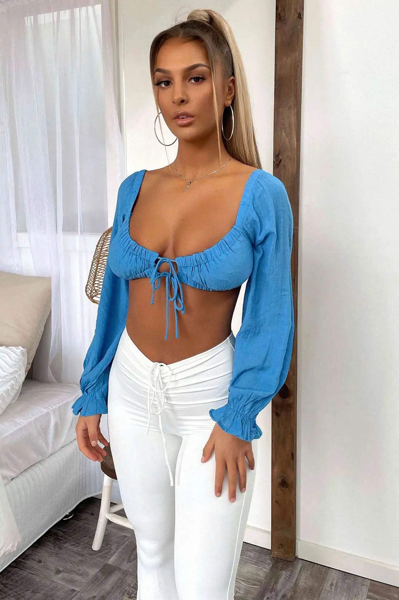 เสื้อครอปตัวสั้นแบบผูกเอว ทรงเข้ารูป เซ็กซี่ ผ้าพลีท ยาวพิเศษ ผ้าโพลีเอสเตอร์ 100% สีพื้น