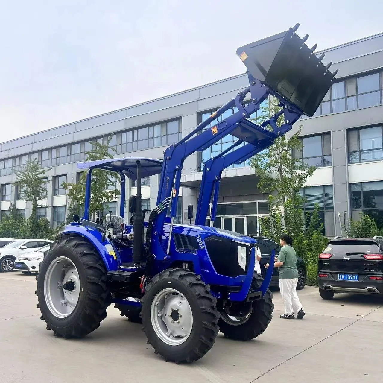 100HP 73.5kw Mini Farm Hand Ploughing Machine with Front Loader Tractor