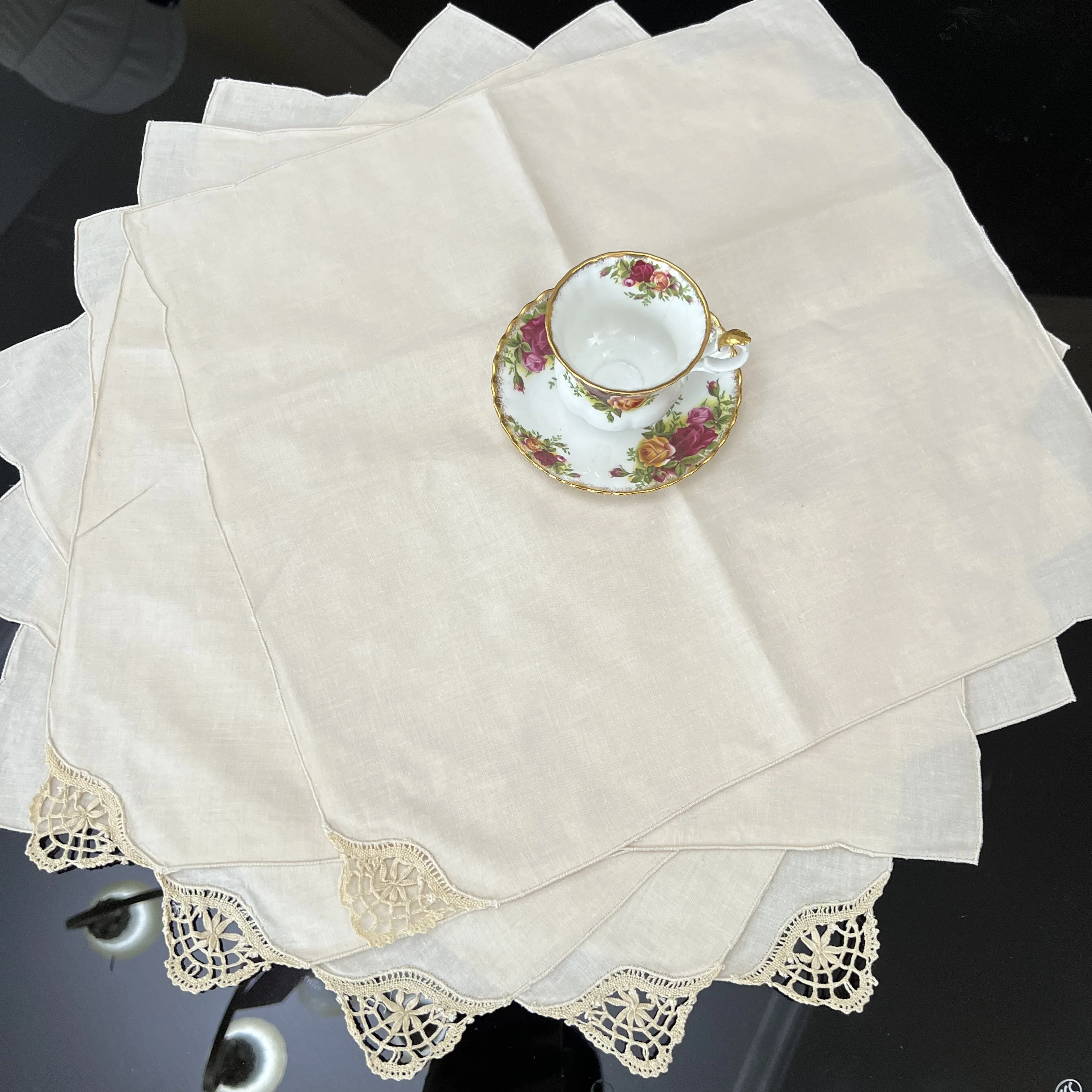 Vintage Baumwoll-Leinen Tischdecke mit Handgemachter Häkelspitze Elegante Bestickte Cutwork-Tischdecke Dekoration für Esszimmer Hochzeit – Detail 6