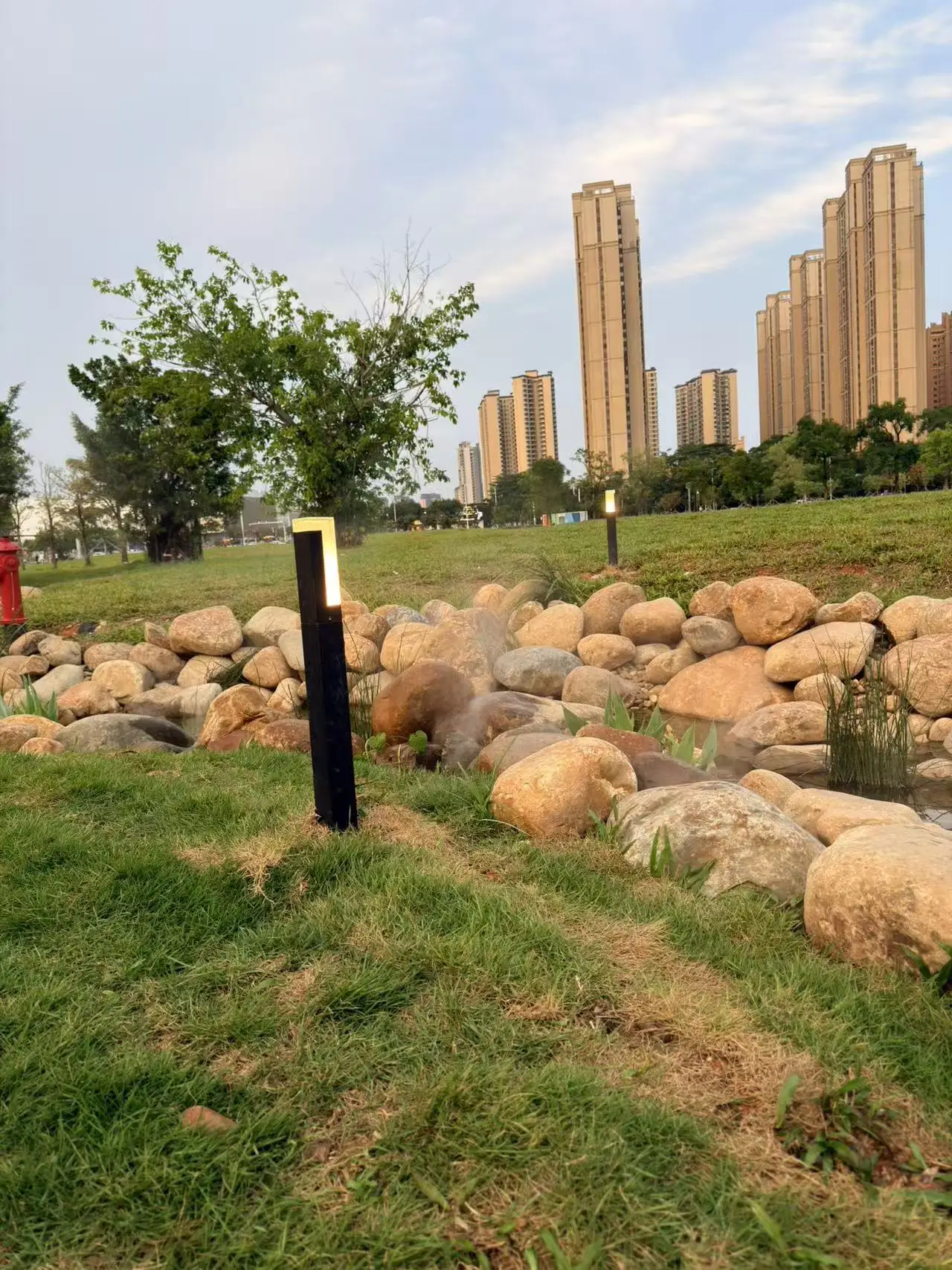 High Quality Waterproof Antirust Lawn Lamps Durable Outdoor Lawn Lighting Perfect for Garden and Yard Pathway Illumination