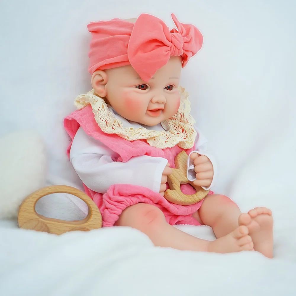 17,3-inch 2,4 kg zachte siliconen herboren pop van medische kwaliteit met dynamische drievoudige koppeling van open ogen, glimlach en open mond