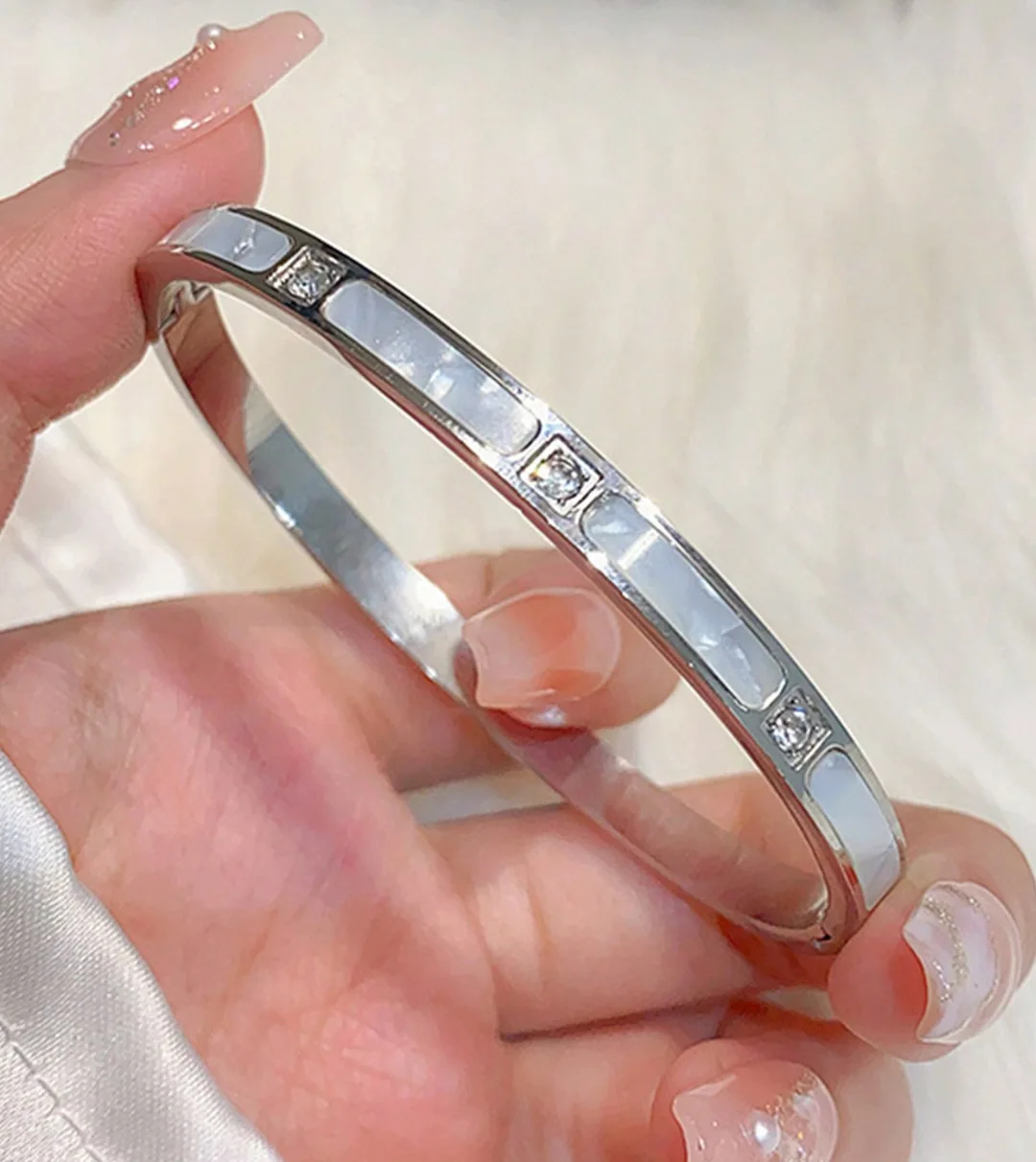 Stainless Steel Gold Plated Bangle for Women Mother of Pearl Inlay Bracelet with Cubic Zirconia Elegant Fashion Jewelry Gifts