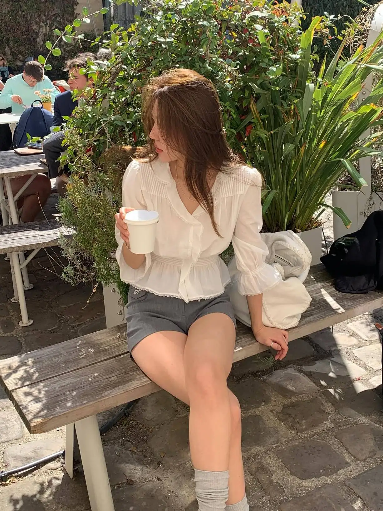 

White Lace Trim V-Ne ort irt Women's Slim Fit Cotton Blouse with Waist-Cinching Tan*At Dongda Gate Sle for Commute